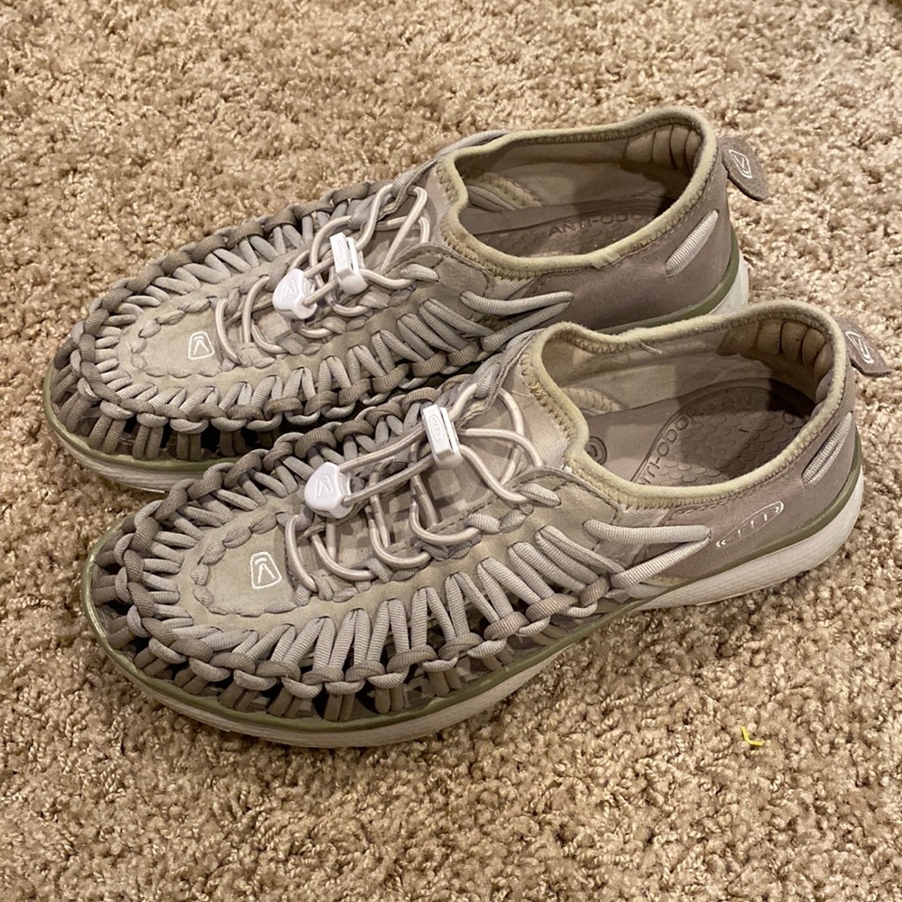 Keen uneek sneakers size 7